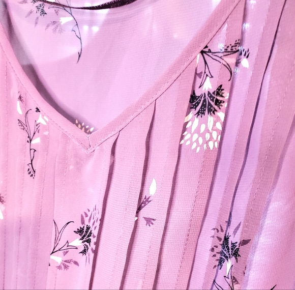 Style & Co Sheer Floral Pintuck Blouse - Picture 7 of 8